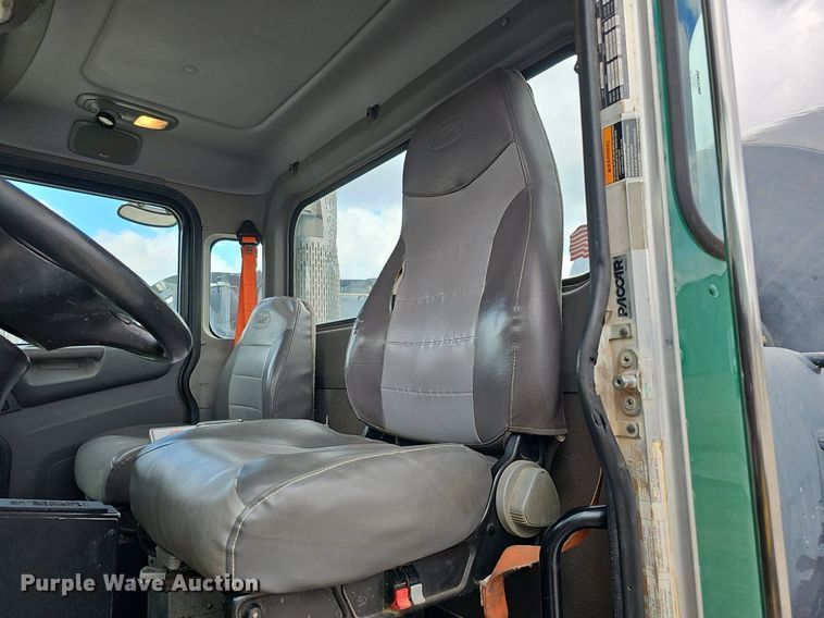 image for item DQ8676 2014 Peterbilt 365 ready mix truck