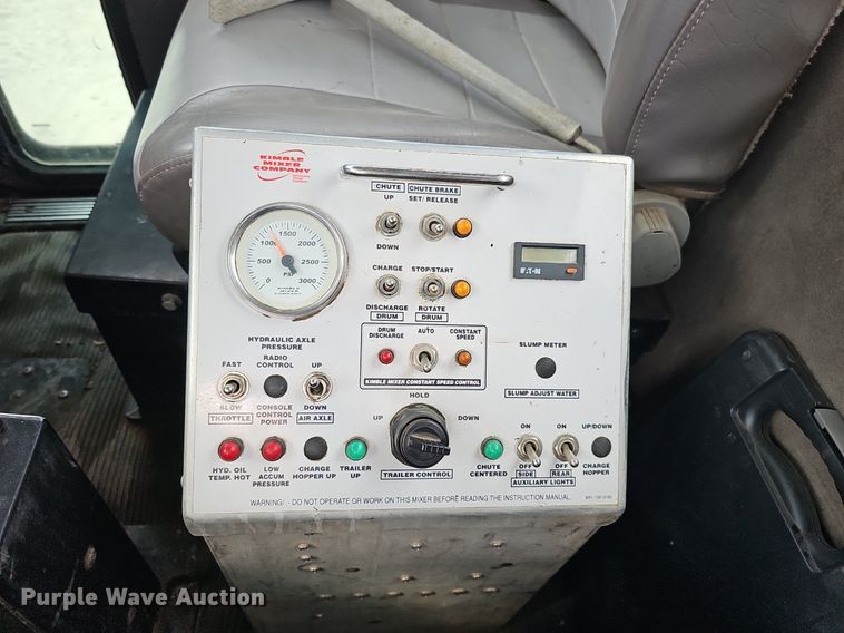 image for item DQ8676 2014 Peterbilt 365 ready mix truck