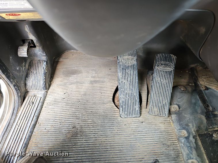 image for item DQ8676 2014 Peterbilt 365 ready mix truck