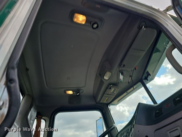 image for item DQ8676 2014 Peterbilt 365 ready mix truck