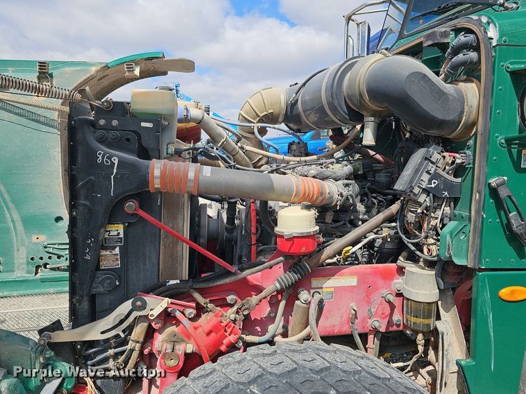 image for item DQ8676 2014 Peterbilt 365 ready mix truck