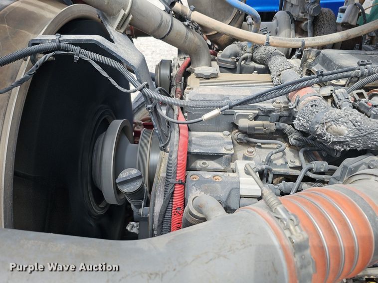 image for item DQ8676 2014 Peterbilt 365 ready mix truck