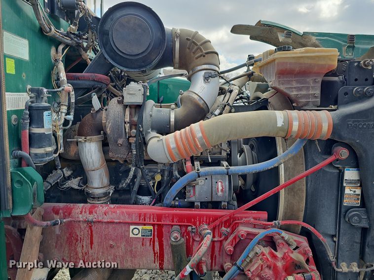 image for item DQ8676 2014 Peterbilt 365 ready mix truck