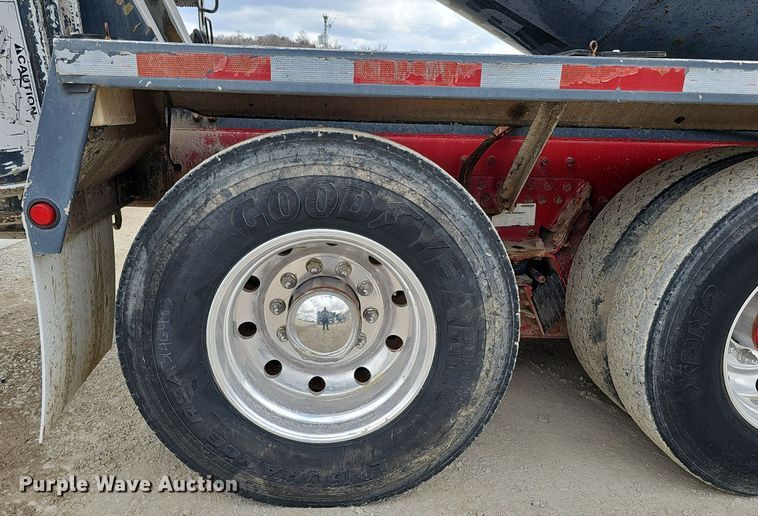 image for item DQ8676 2014 Peterbilt 365 ready mix truck