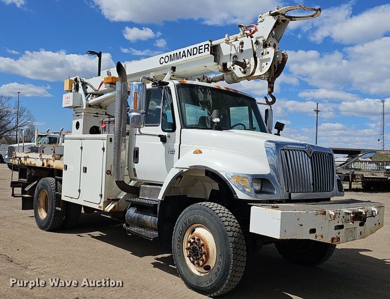 image for item DQ8682 2003 International 7400 digger derrick truck