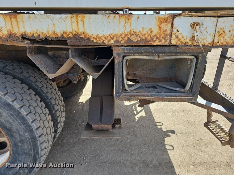 image for item DQ8682 2003 International 7400 digger derrick truck