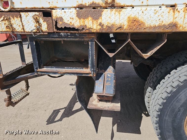 image for item DQ8682 2003 International 7400 digger derrick truck