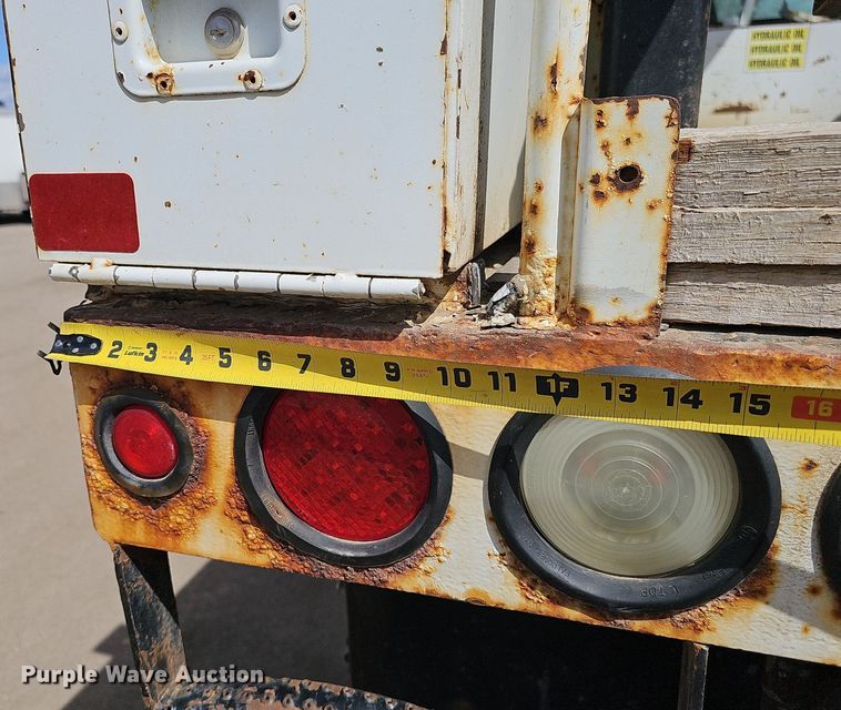 image for item DQ8682 2003 International 7400 digger derrick truck