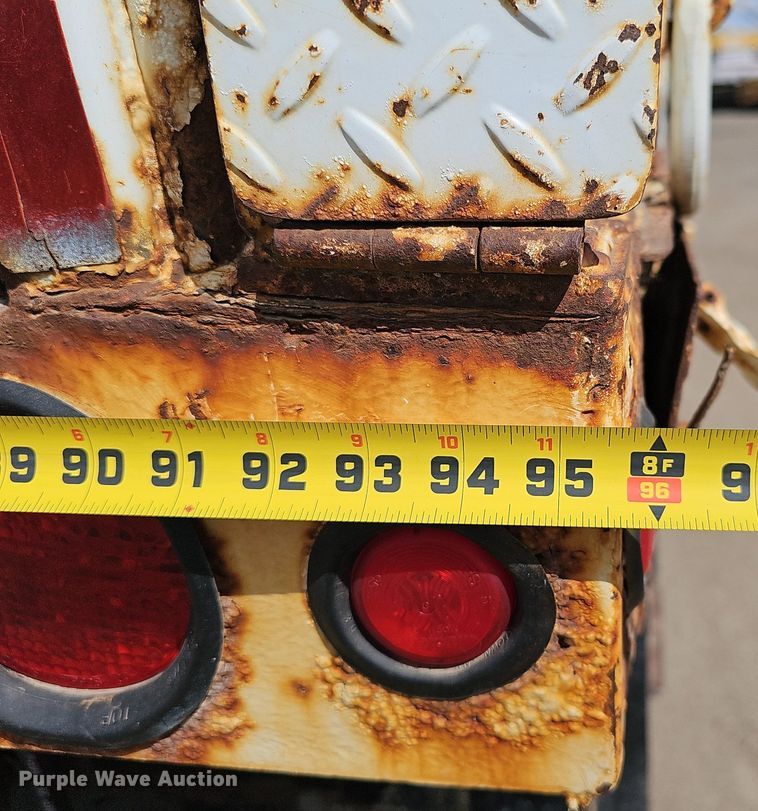 image for item DQ8682 2003 International 7400 digger derrick truck