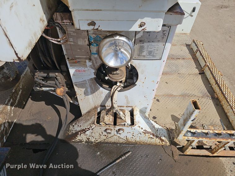 image for item DQ8682 2003 International 7400 digger derrick truck