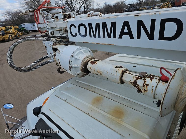 image for item DQ8682 2003 International 7400 digger derrick truck