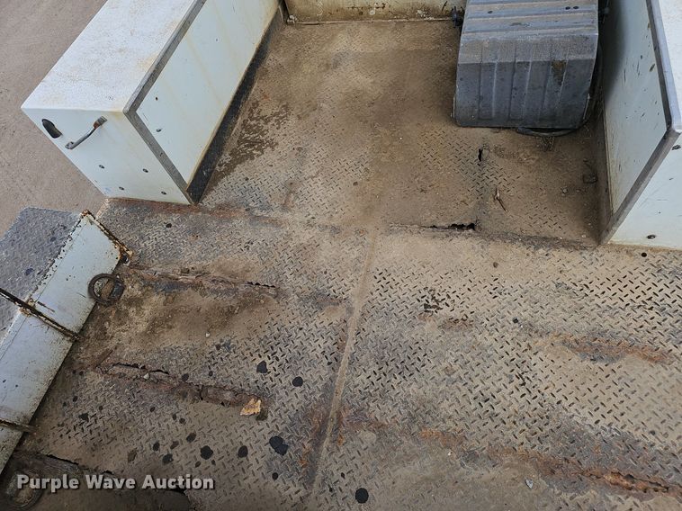 image for item DQ8682 2003 International 7400 digger derrick truck