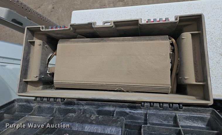 image for item DQ8682 2003 International 7400 digger derrick truck