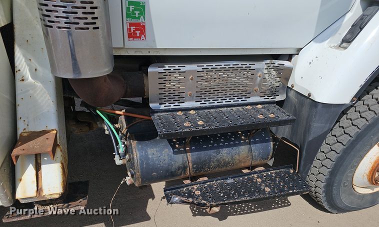 image for item DQ8682 2003 International 7400 digger derrick truck