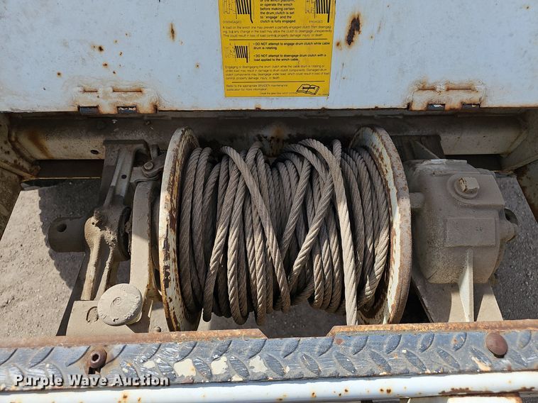 image for item DQ8682 2003 International 7400 digger derrick truck