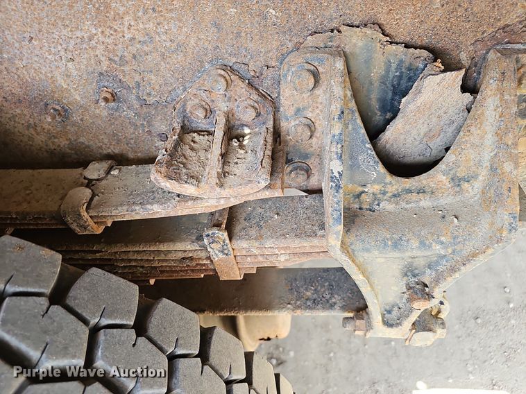 image for item DQ8682 2003 International 7400 digger derrick truck