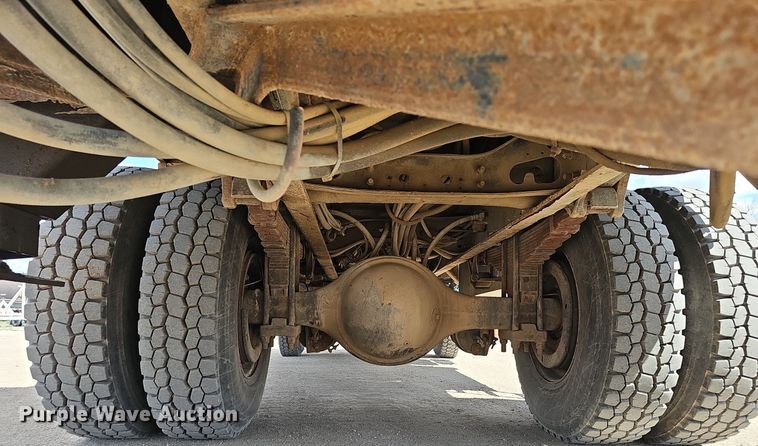 image for item DQ8682 2003 International 7400 digger derrick truck