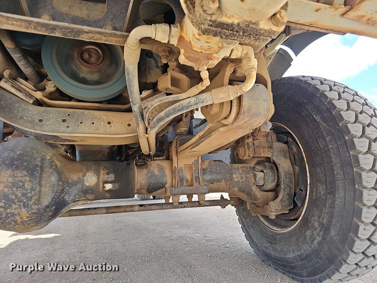 image for item DQ8682 2003 International 7400 digger derrick truck