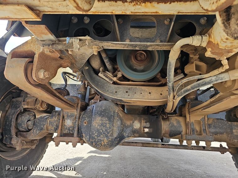 image for item DQ8682 2003 International 7400 digger derrick truck