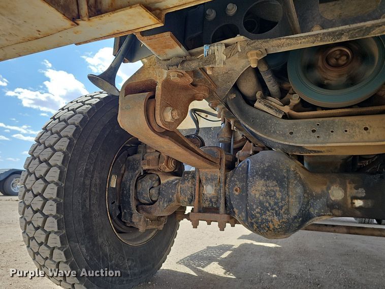 image for item DQ8682 2003 International 7400 digger derrick truck