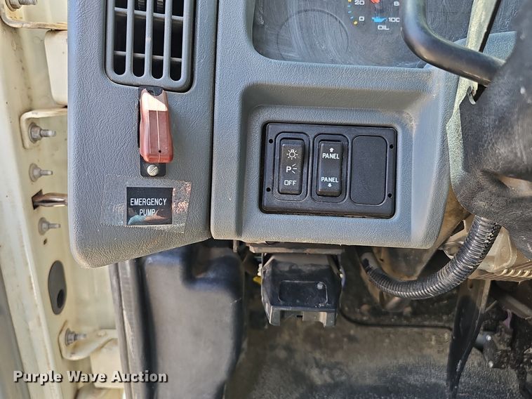 image for item DQ8682 2003 International 7400 digger derrick truck