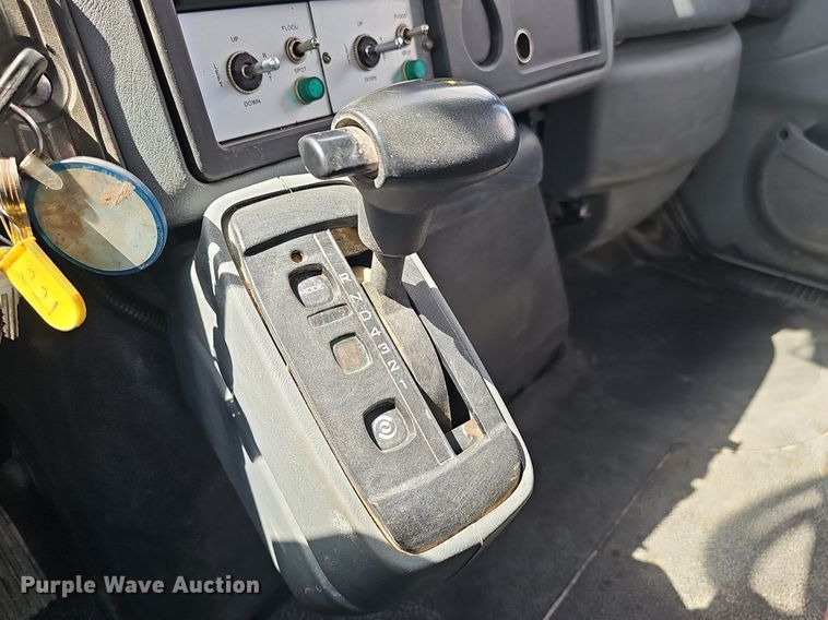 image for item DQ8682 2003 International 7400 digger derrick truck