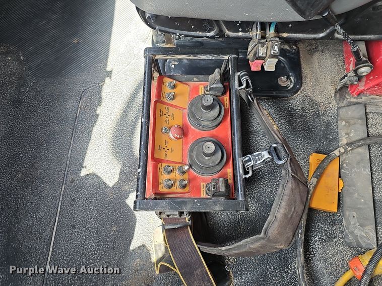 image for item DQ8682 2003 International 7400 digger derrick truck