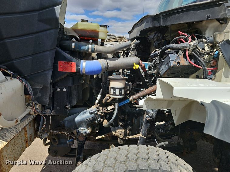 image for item DQ8682 2003 International 7400 digger derrick truck