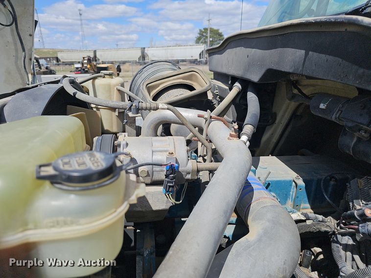 image for item DQ8682 2003 International 7400 digger derrick truck