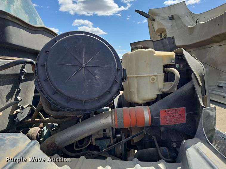 image for item DQ8682 2003 International 7400 digger derrick truck