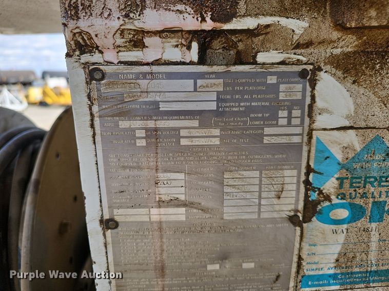 image for item DQ8682 2003 International 7400 digger derrick truck