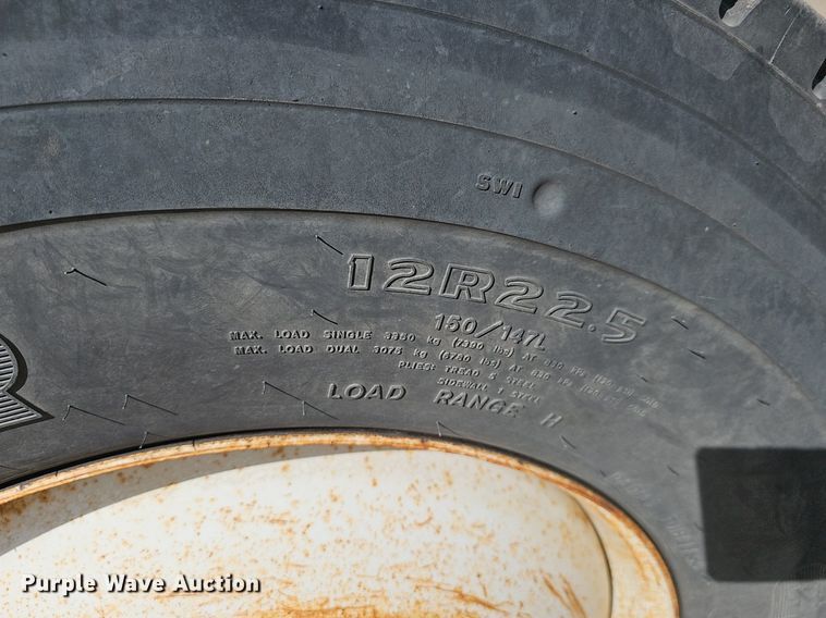 image for item DQ8682 2003 International 7400 digger derrick truck