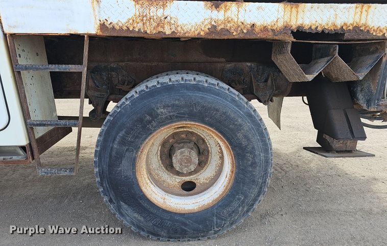 image for item DQ8682 2003 International 7400 digger derrick truck