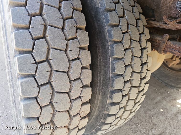 image for item DQ8682 2003 International 7400 digger derrick truck