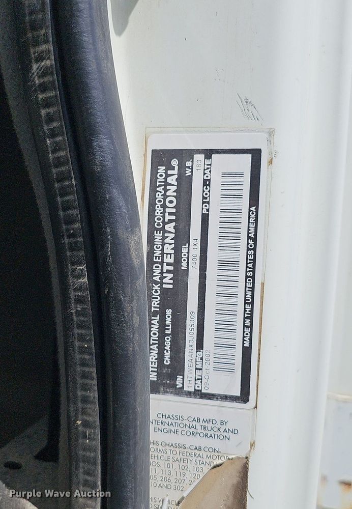 image for item DQ8682 2003 International 7400 digger derrick truck