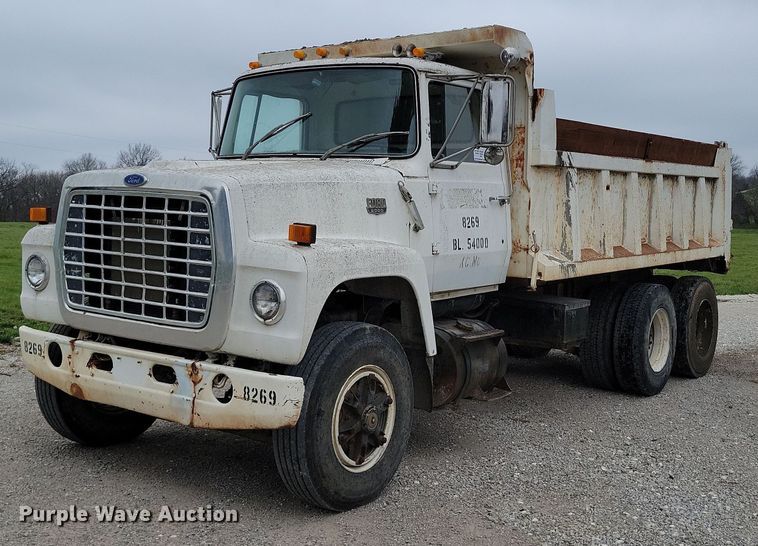 image for item DR7950 1985 Ford 8000 dump truck