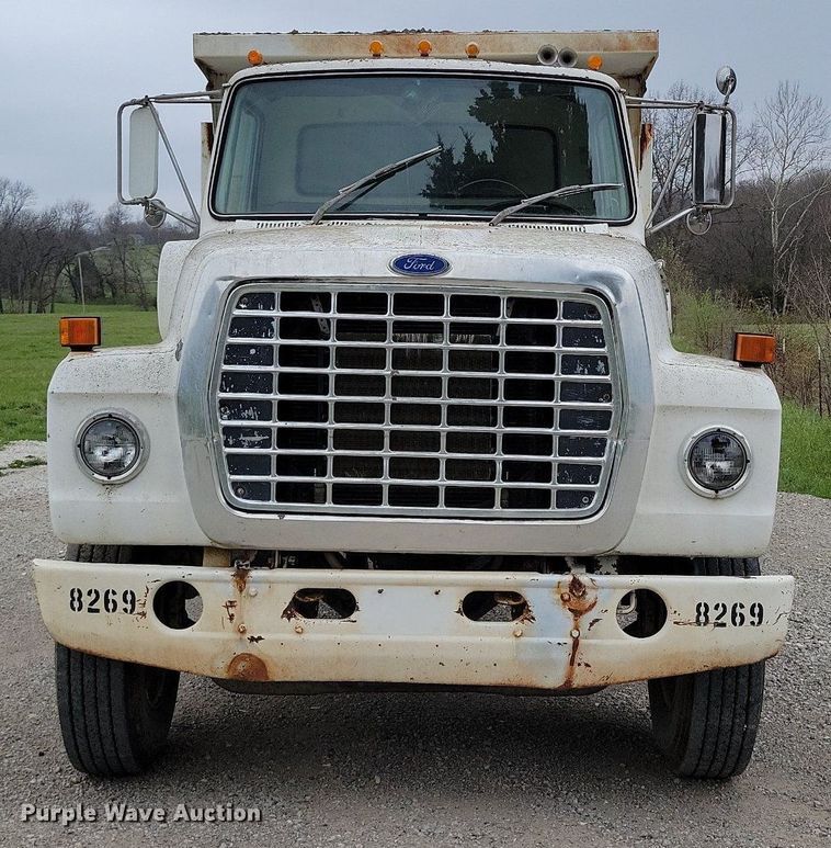 image for item DR7950 1985 Ford 8000 dump truck