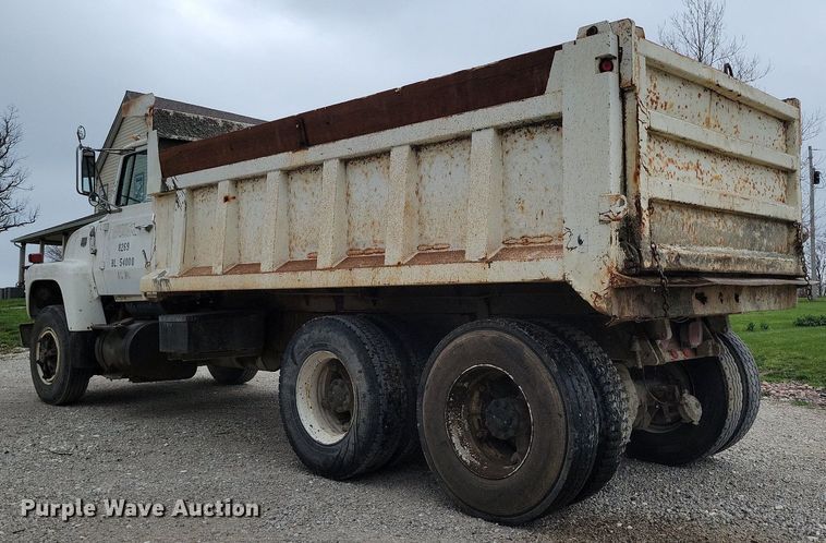 image for item DR7950 1985 Ford 8000 dump truck