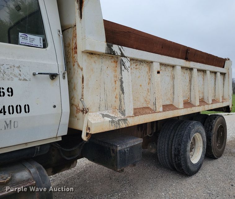 image for item DR7950 1985 Ford 8000 dump truck