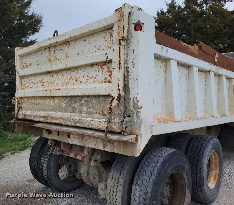 image for item DR7950 1985 Ford 8000 dump truck
