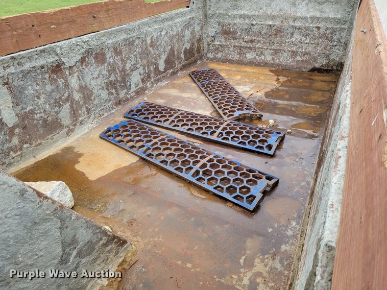 image for item DR7950 1985 Ford 8000 dump truck