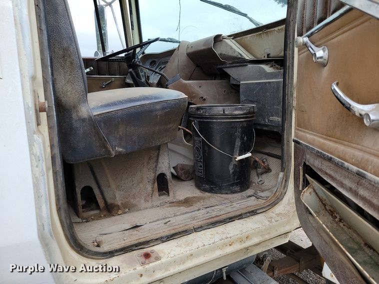 image for item DR7950 1985 Ford 8000 dump truck