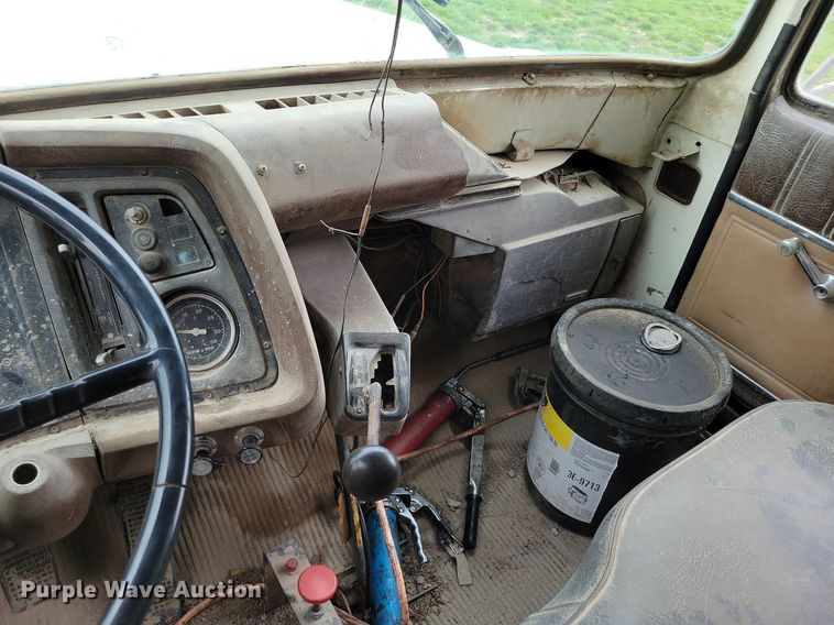 image for item DR7950 1985 Ford 8000 dump truck