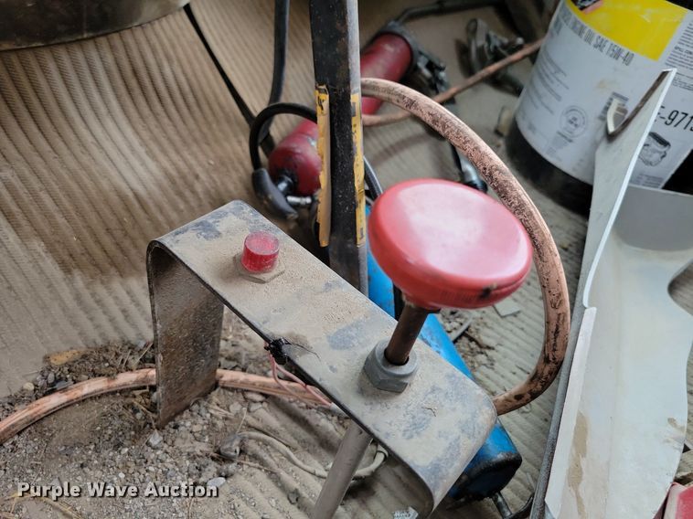 image for item DR7950 1985 Ford 8000 dump truck