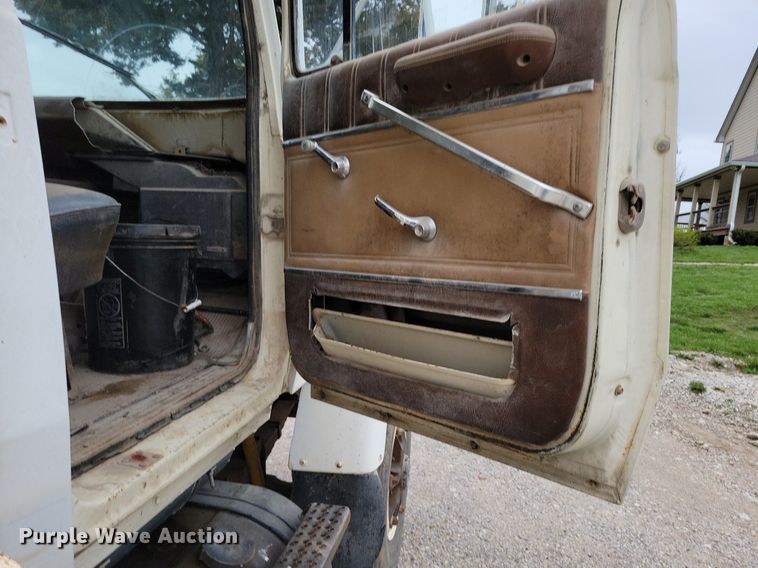 image for item DR7950 1985 Ford 8000 dump truck