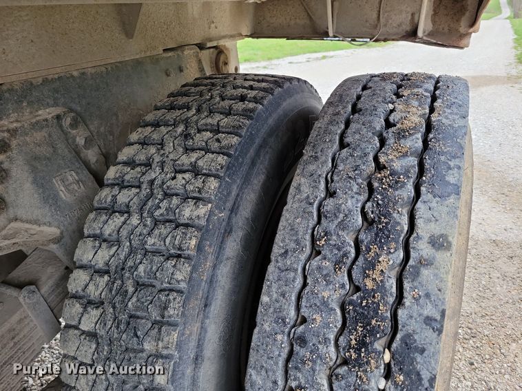 image for item DR7950 1985 Ford 8000 dump truck