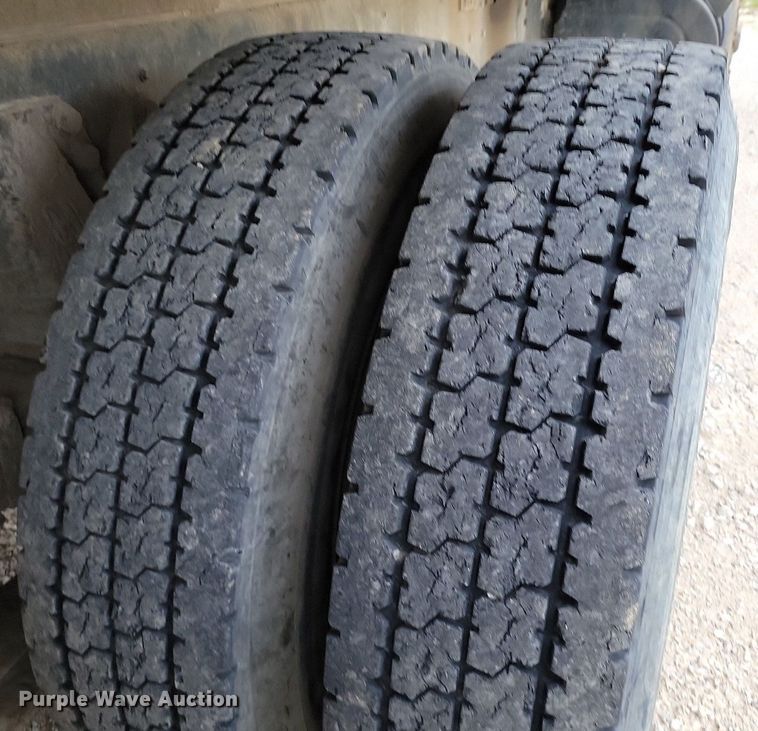 image for item DR7950 1985 Ford 8000 dump truck