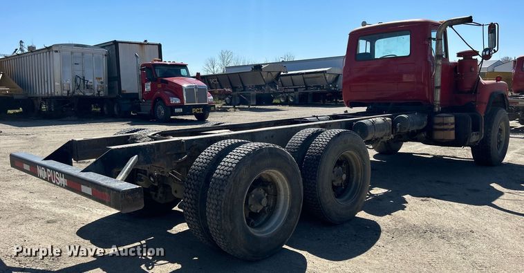 image for item DS0852 1984 Mack  DM685S truck cab and chassis