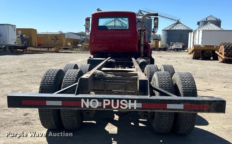 image for item DS0852 1984 Mack  DM685S truck cab and chassis