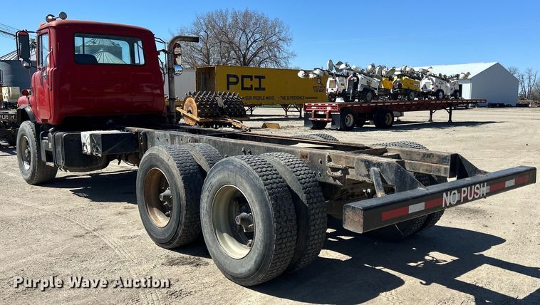 image for item DS0852 1984 Mack  DM685S truck cab and chassis